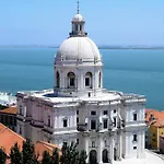 Lov'alfama, At In Lizbona