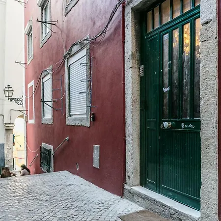 Lov'alfama, At In Lisboa