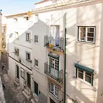 Lov'alfama, At In