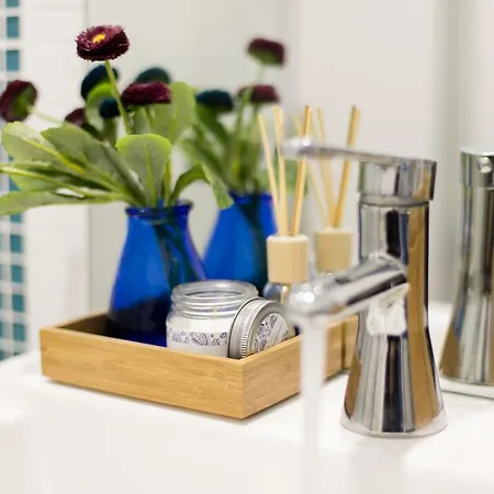 Lov'alfama, At In Lisboa