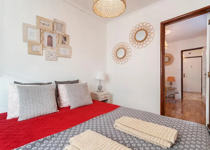 Lov'alfama, At In Lisboa