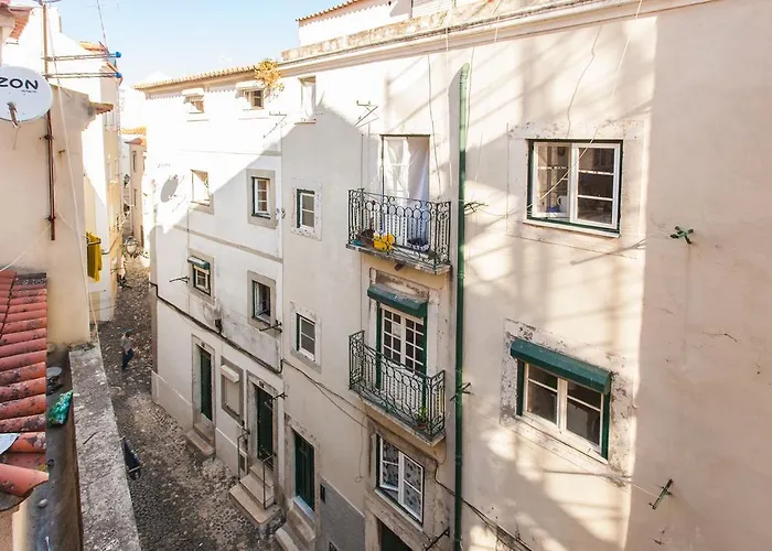 Lov'alfama, At In