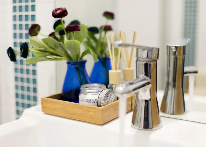 Lov'alfama, At In Lisboa