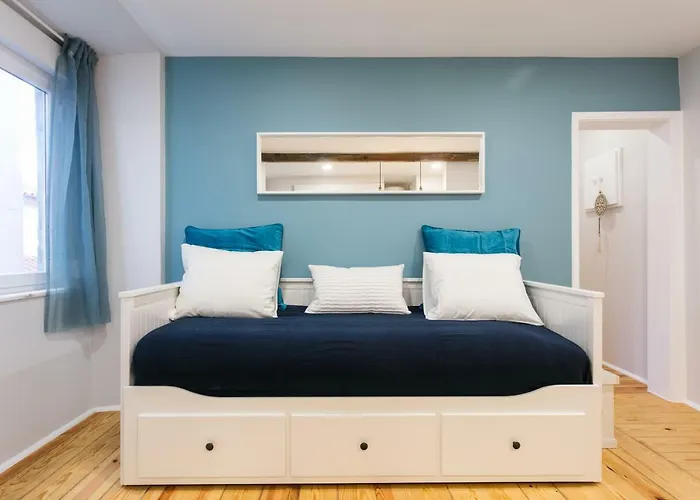 Lov'alfama, At In Lisboa