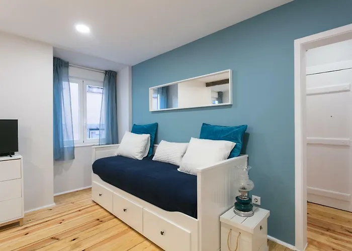 Lov'alfama, At In Lisboa