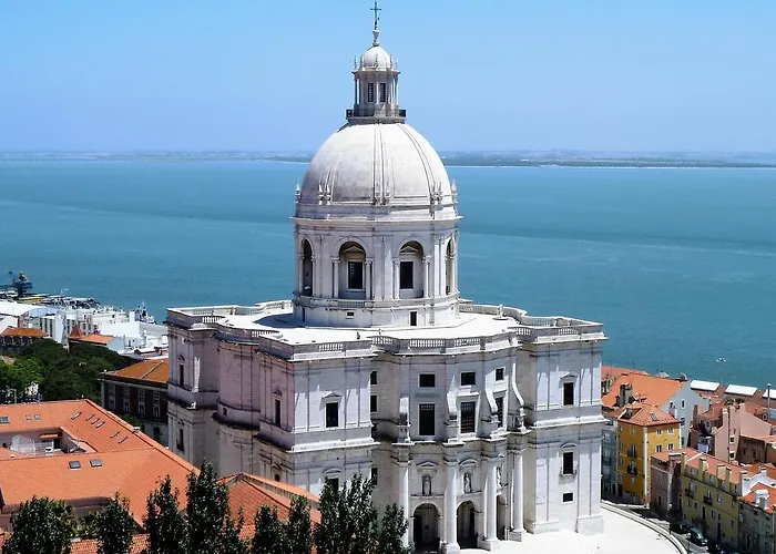 Lov'alfama, At In Lisboa