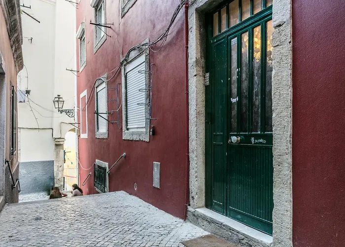 Lov'alfama, At In Lisboa